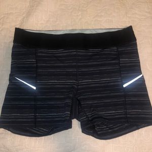 Lululemon spandex shorts with pockets